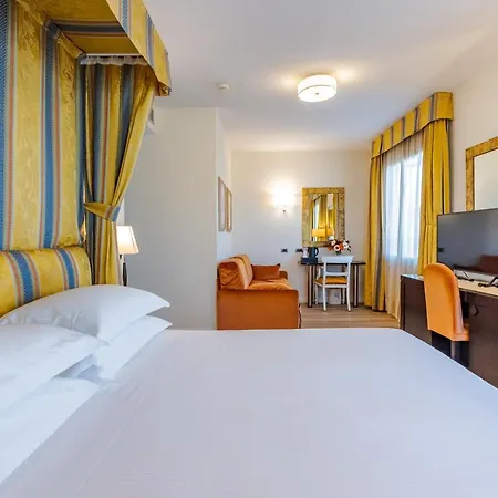Отель Fh55 Grand Mediterraneo 4*